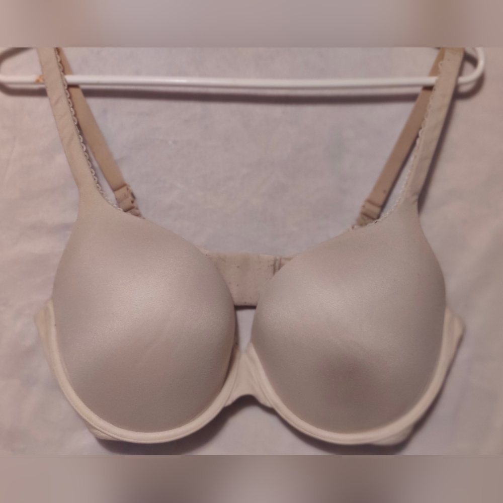 Victoria's Secret Cream Underwire Bra